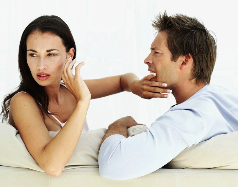 6 segnali innegabili che la tua relazione ti sta deprimendo