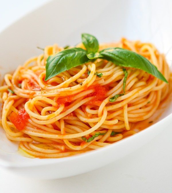 spaghetti con pomodorini freschi