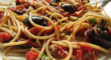 Spaghetti alla puttanesca, un primo facile e saporitissimo