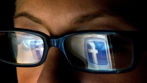 Sei spiato dal Governo Facebook ti avvisa