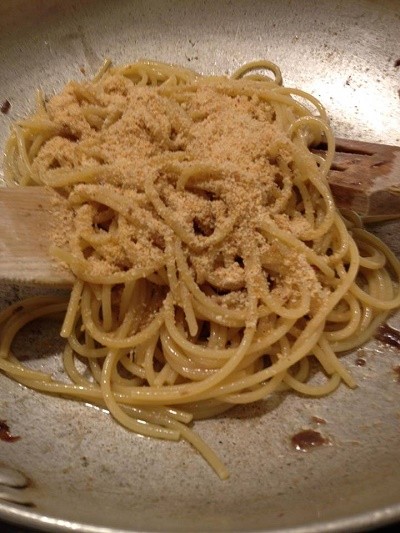 Spaghetti alle alici e pangrattato