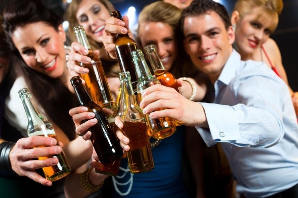 Alcol, con Binge Drinking danni visibili al cervello giovani