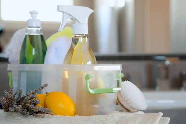 8 prodotti naturali per pulire casa in modo efficace