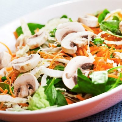 insalata detox di carote, funghi e noci