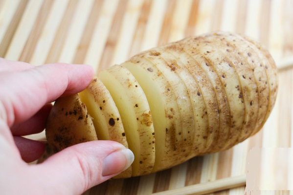 patate-al-forno-alla-svedese-croccanti-fuori-morbide-dentro