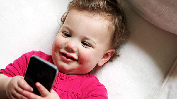 sonno dei bambini rovinato da smartphone e tablet