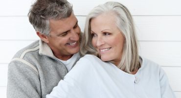 Baci, coccole e carezze: il sesso migliora la salute degli anziani