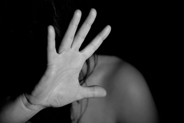 Stupro di gruppo a Catania: ragazza violentata e filmata