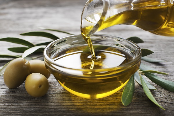 10 cose GENIALI che puoi fare con l'olio d'oliva