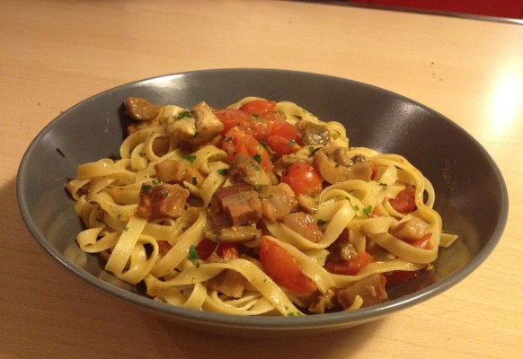 fettuccine funghi pomodoro