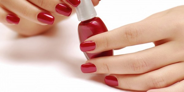 togliere smalto semipermanente2