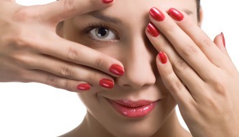 togliere smalto semipermanente