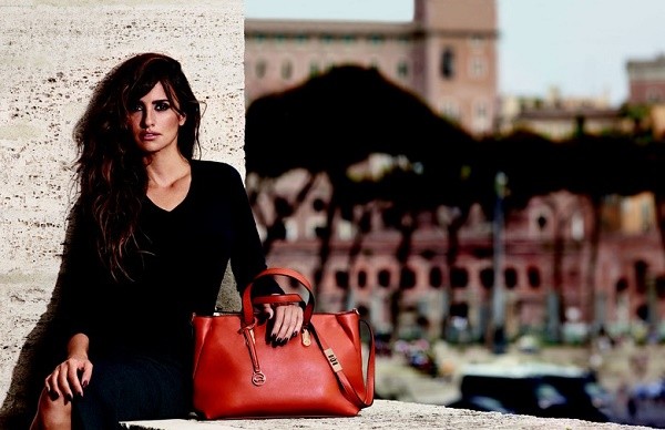 Penelope Cruz firma collezione borse per Carpisa