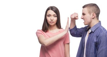 comportamenti comuni agli uomini violenti