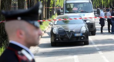 Monza, spara alla moglie e si costituisce. La coppia si stava separando