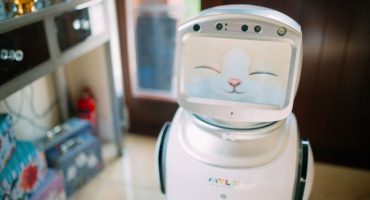 Mylo il robot di supporto a persone con Alzheimer e demenza
