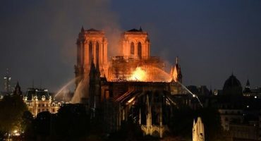 Notre-Dame in fiamme, maxi incendio devasta la cattedrale di Parigi