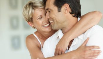 Chi è l’uomo a cui piacciono le donne over 50