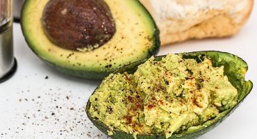 hummus avocado