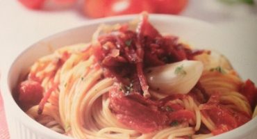 Spaghetti aglio, olio e speck