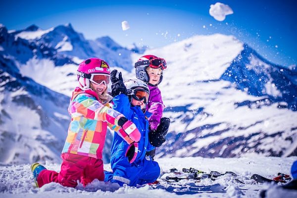 Weekend invernale con famiglia in montagna: la guida completa per vestire i bambini