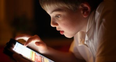 sonno dei bambini rovinato da smartphone e tablet