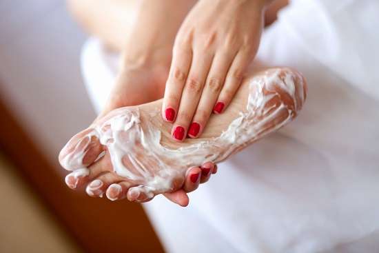 5 trucchi efficaci per eliminare il cattivo odore dei piedi