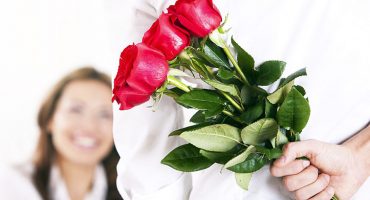 Bon ton: come regalare fiori senza spendere troppi soldi
