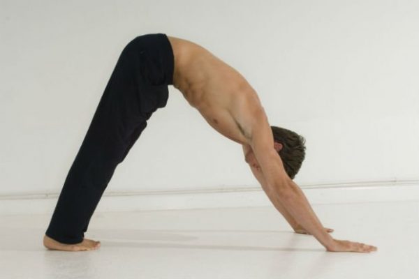 Stretching spina dorsale 8 semplici esercizi da fare a casa