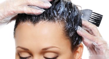Tinte capelli pericolose? Abusarne aumenta rischio tumore al seno